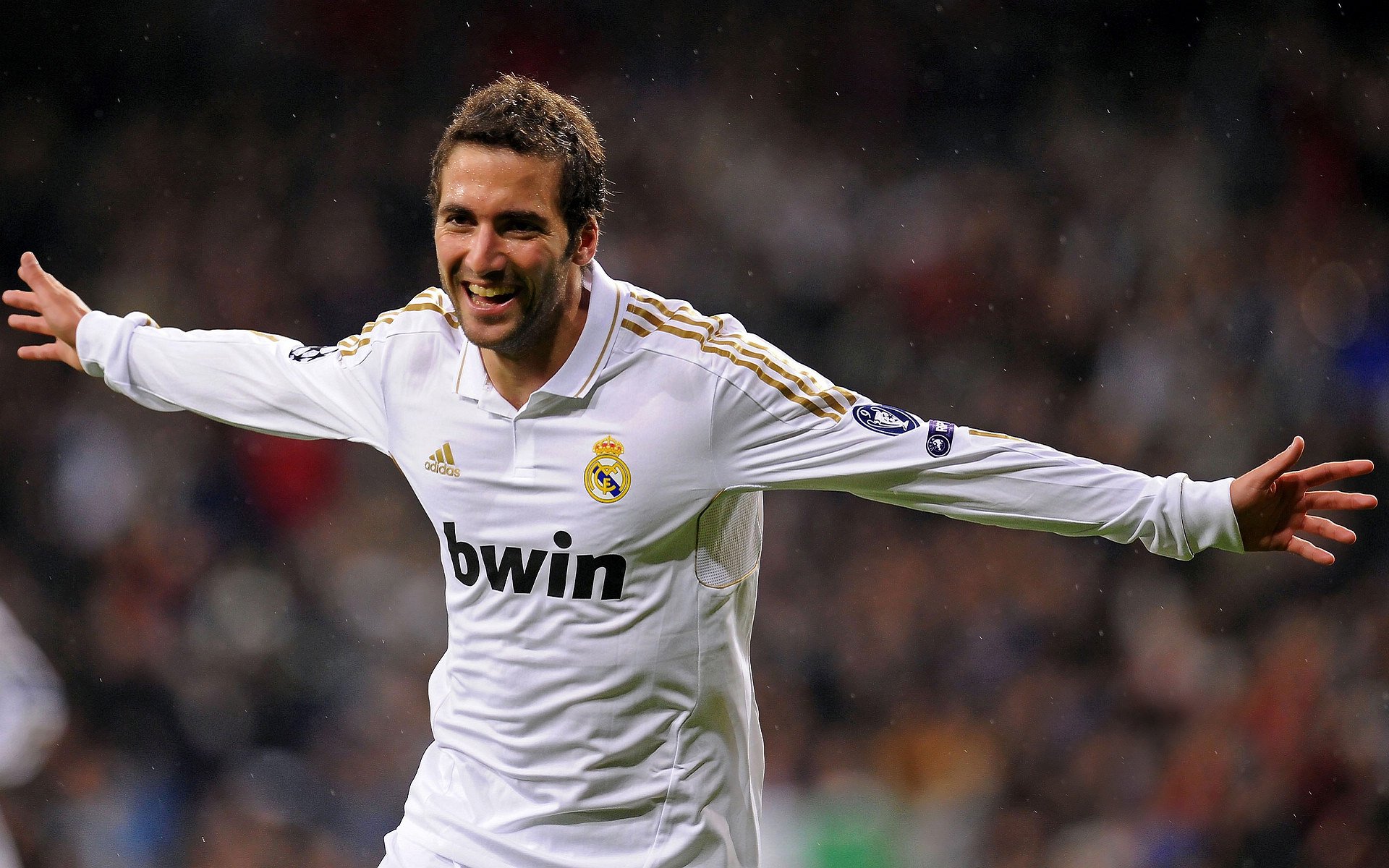 开云-西班牙队不断突破！莱万多夫斯基连续十二场比赛得分赢得满堂喝彩